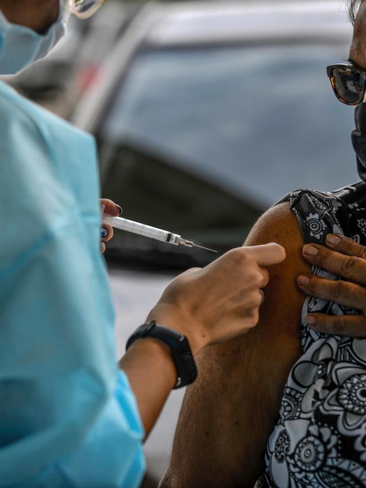 Coronavírus _ SP inicia vacinação contra covid-19 em idosos a partir dos 75 anos