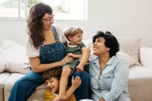 Todas as formas de amar: a luta pelo reconhecimento do casamento igualitário e da adoção homoparental na América do Sul